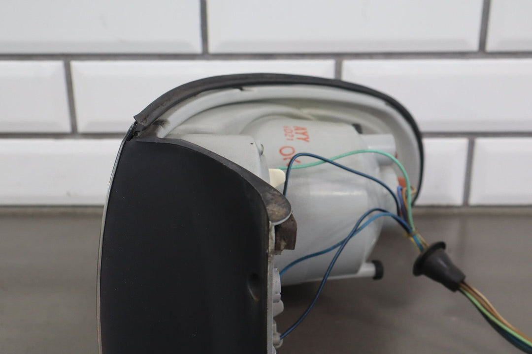 2005 - 2006 Pontiac GTO Left Tail Light 92146794 OEM *Heat Cracking*