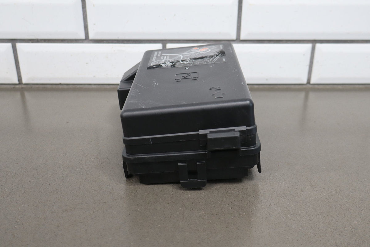 2005-2007 Chevrolet Corvette C6 - Engine Fuse Box 21996326