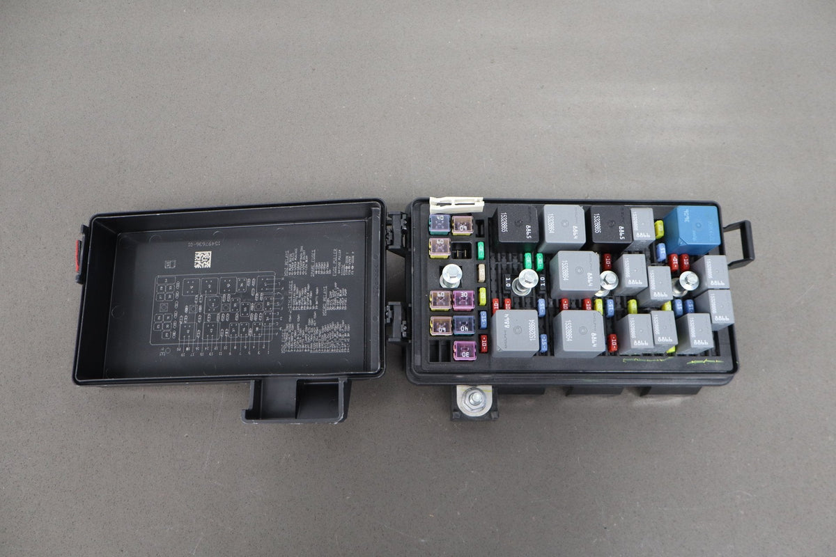 2005-2007 Chevrolet Corvette C6 - Engine Fuse Box 21996326