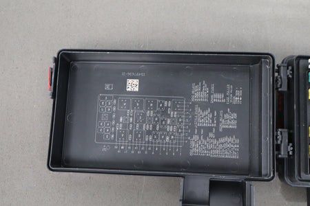 2005-2007 Chevrolet Corvette C6 - Engine Fuse Box 21996326