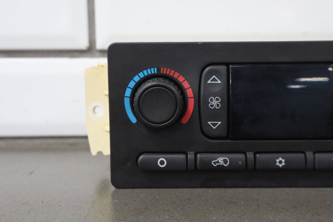 2005 - 2007 Chevrolet Silverado 2500 Climate Control 15855849 OEM