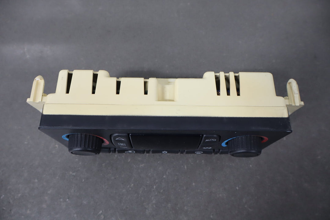 2005 - 2007 Chevrolet Silverado 2500 Climate Control 15855849 OEM