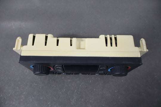 2005 - 2007 Chevrolet Silverado 2500 Climate Control 15855849 OEM