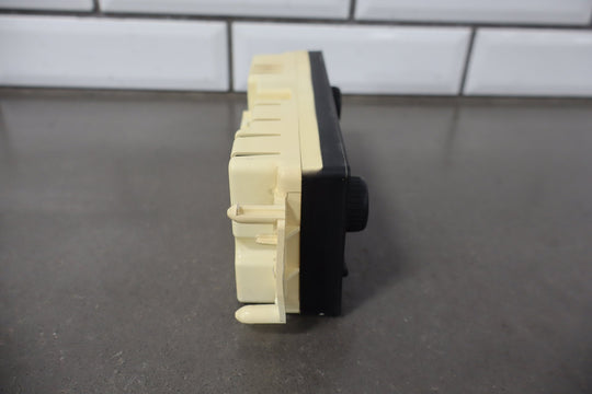 2005 - 2007 Chevrolet Silverado 2500 Climate Control 15855849 OEM
