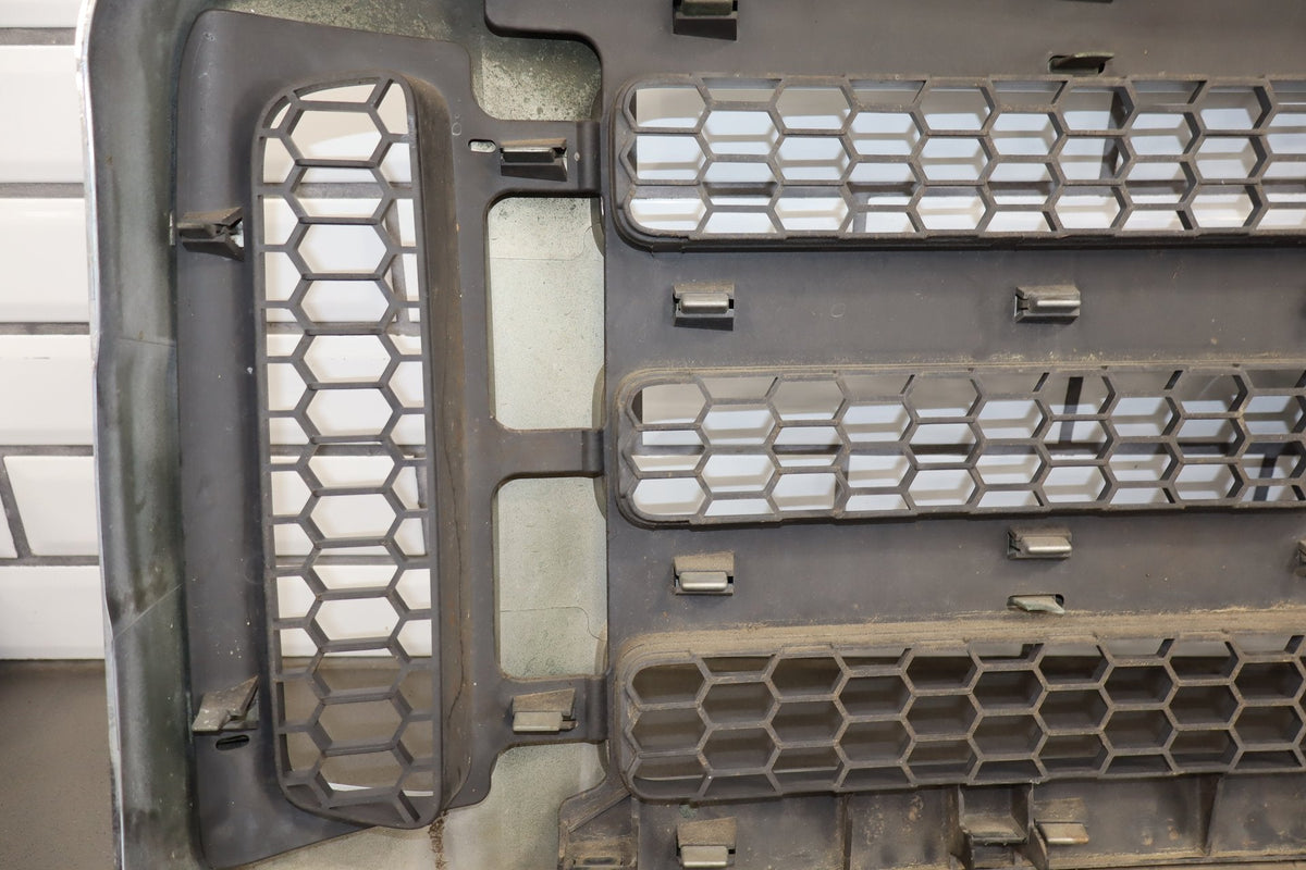 2005-2007 Ford F-250 Super Duty Lariat OEM Chrome Grille 5C3Z8200BAA