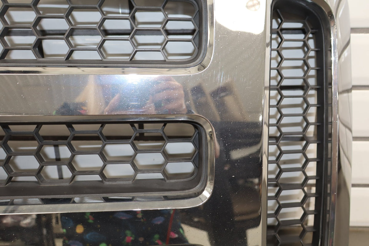 2005-2007 Ford F-250 Super Duty Lariat OEM Chrome Grille 5C3Z8200BAA