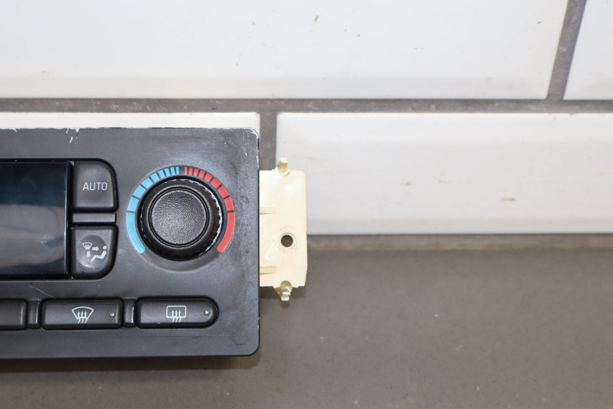 2005-2007 GMC Sierra 2500 Climate Control 15855848 OEM
