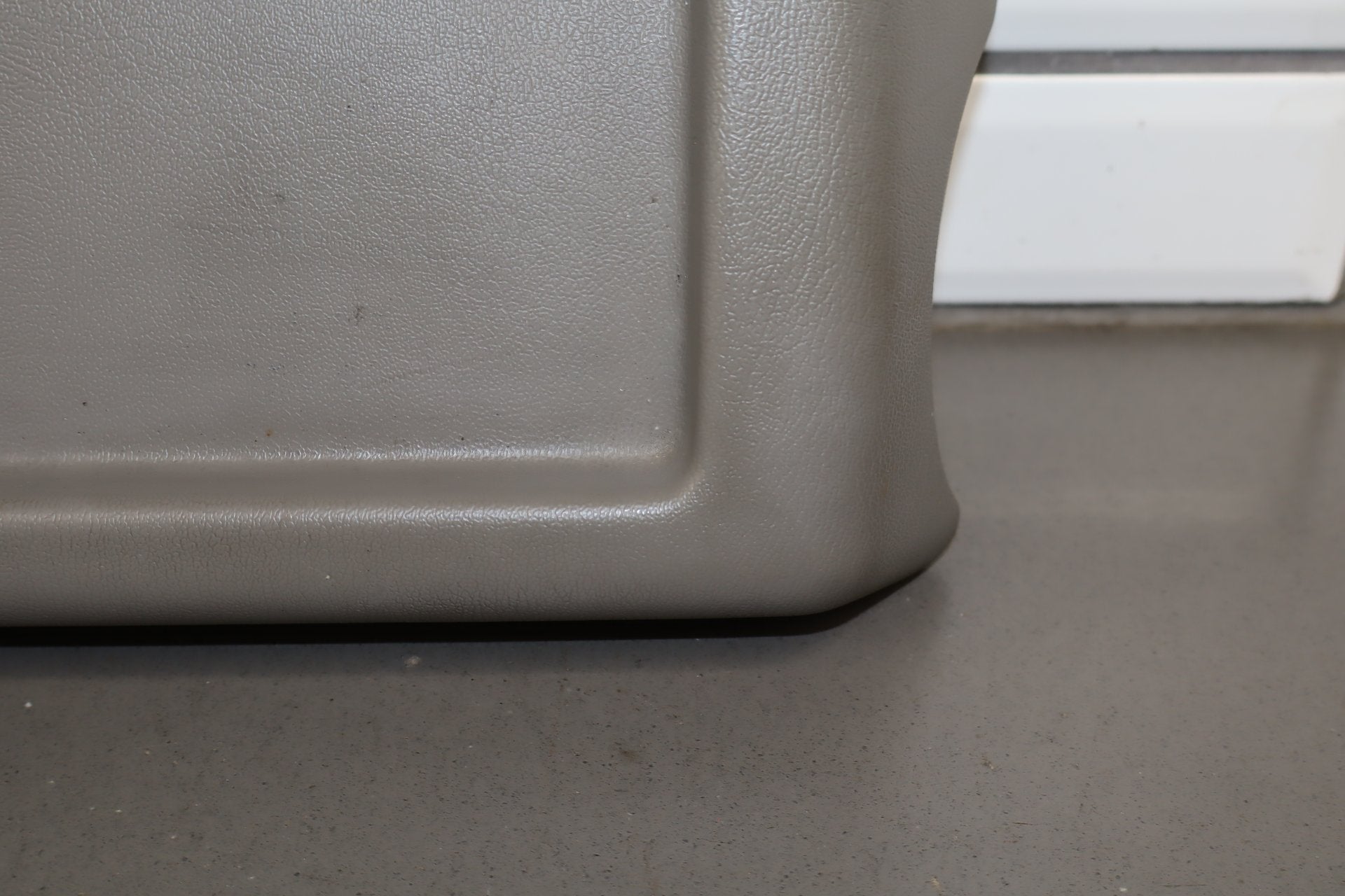 2005-2007 Hummer H2- Console Lid Wheat 89042128
