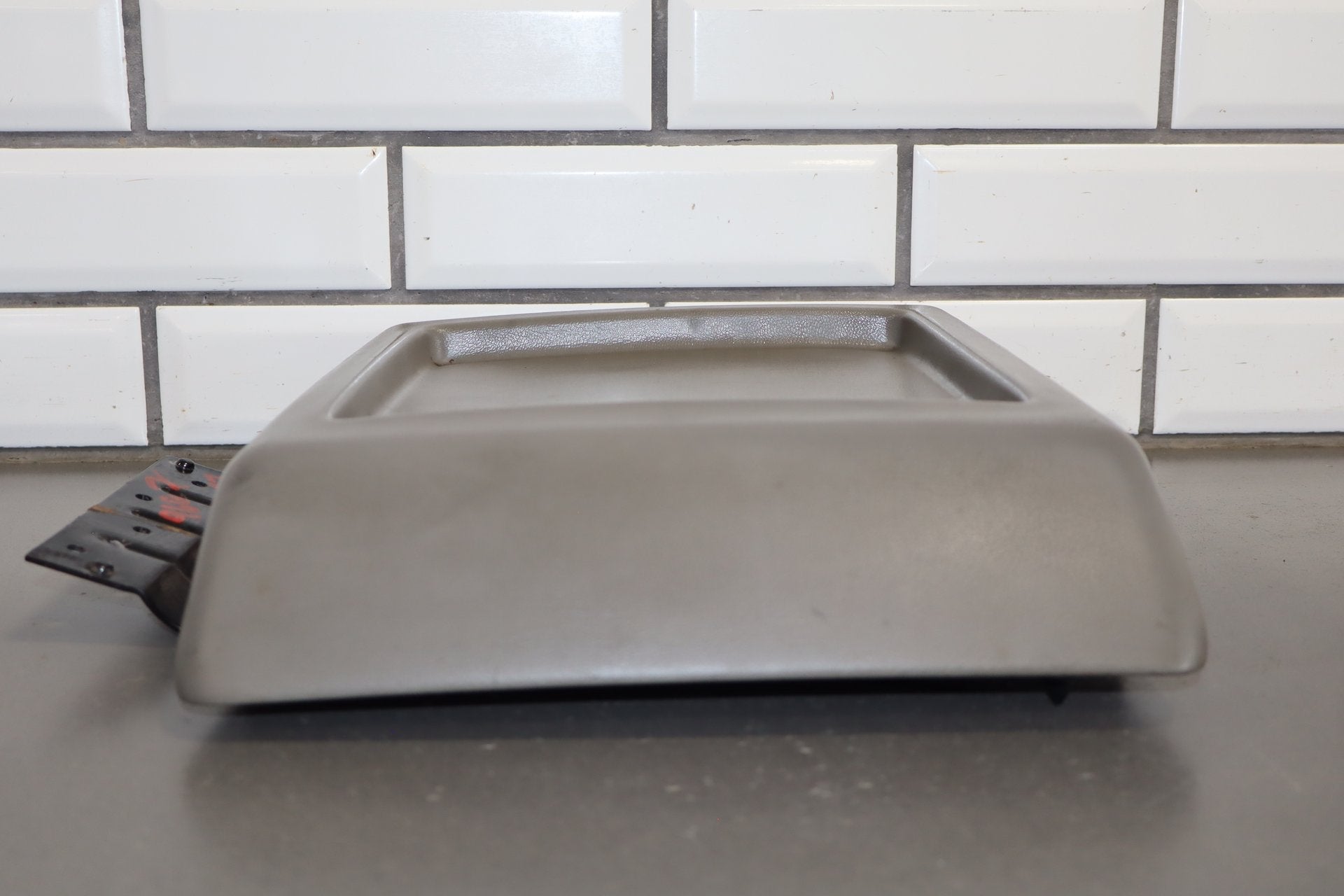 2005-2007 Hummer H2- Console Lid Wheat 89042128