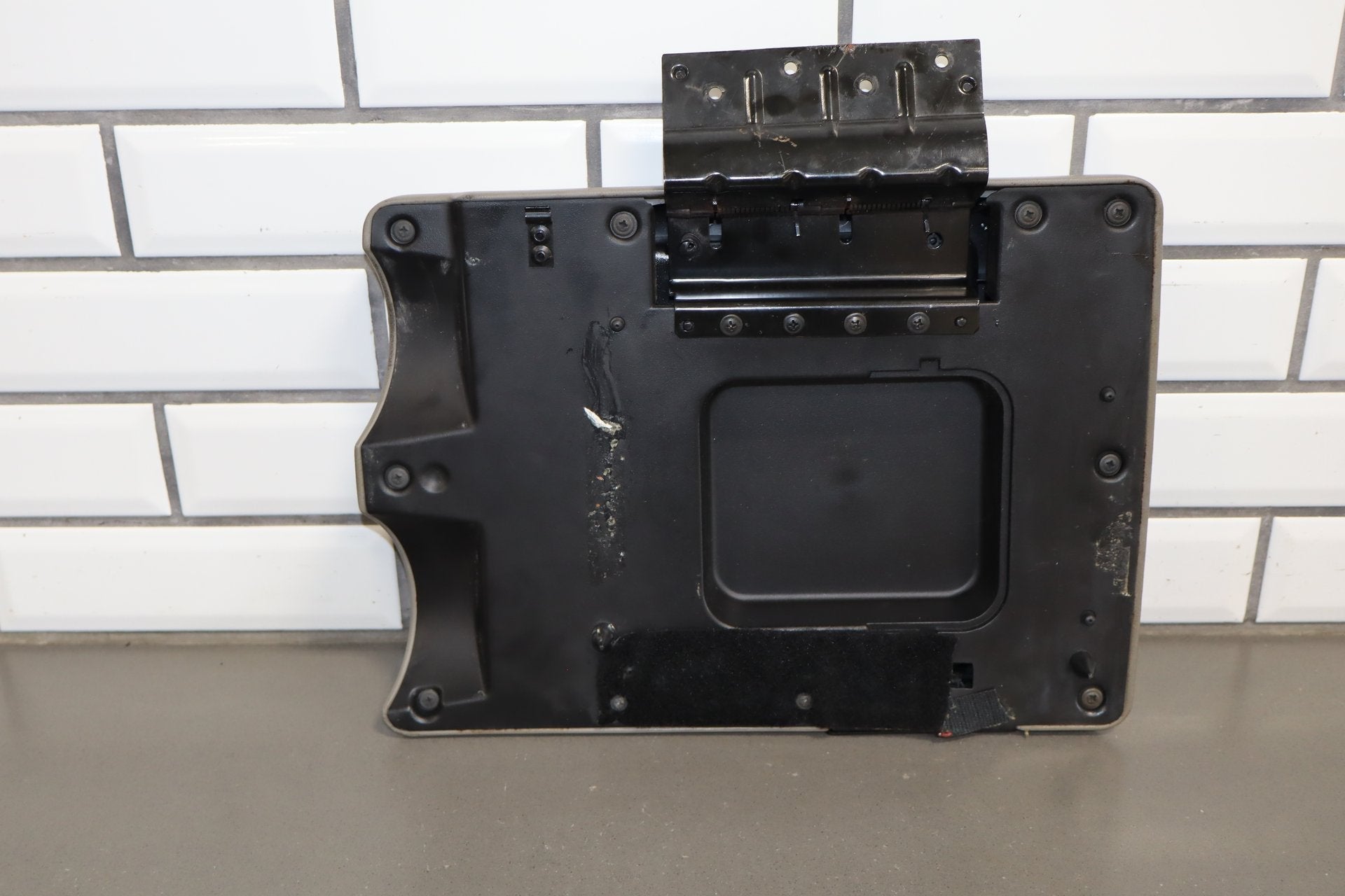 2005-2007 Hummer H2- Console Lid Wheat 89042128