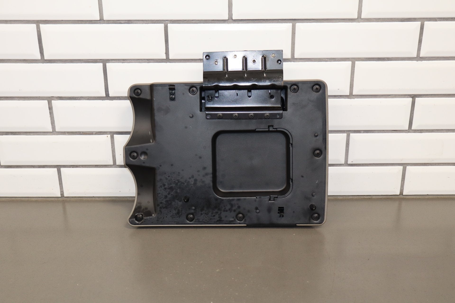 2005-2007 Hummer H2- Console Lid Wheat 89042128