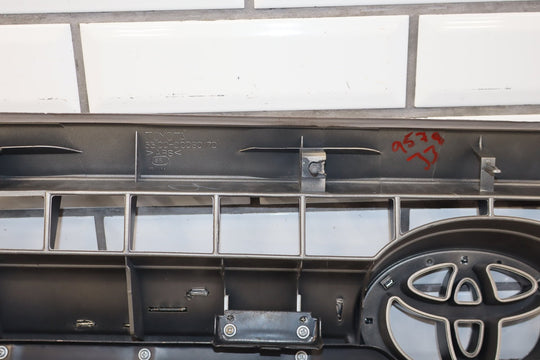 2005 - 2007 Toyota Sequoia Grille OEM