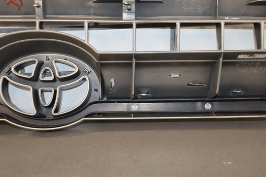 2005 - 2007 Toyota Sequoia Grille OEM