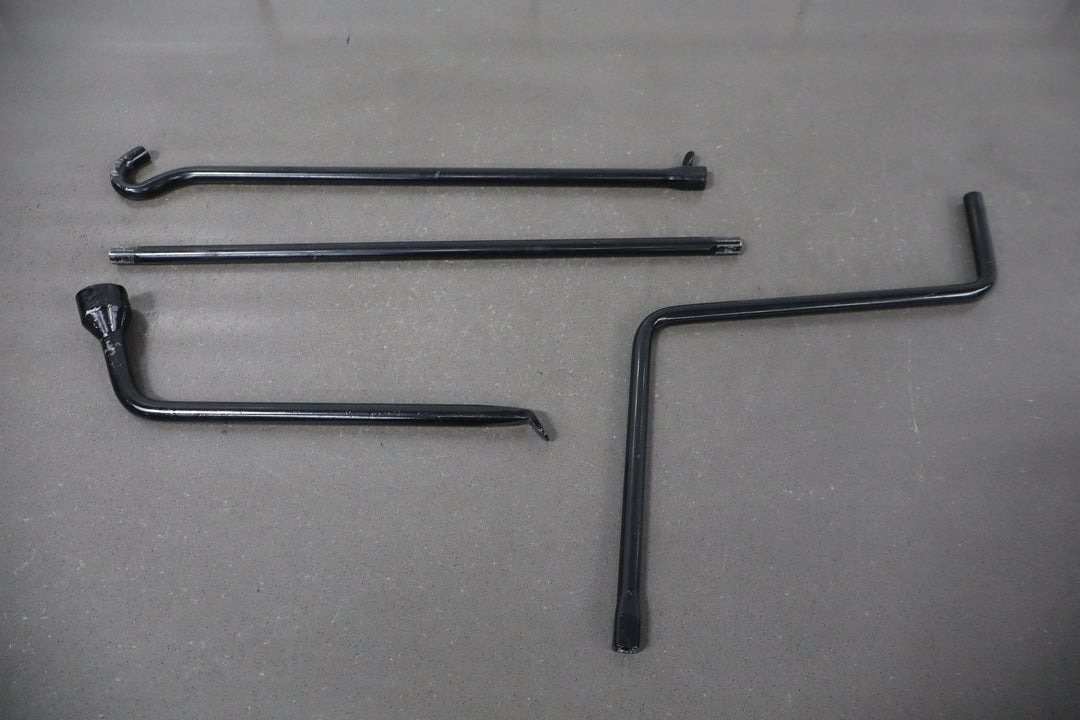 2005 - 2007 Toyota Sequoia Jack W/ Tools OEM