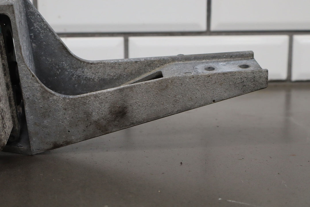 2005 - 2008 C6 Corvette ABS Anti Lock Brake Pump Module & Bracket