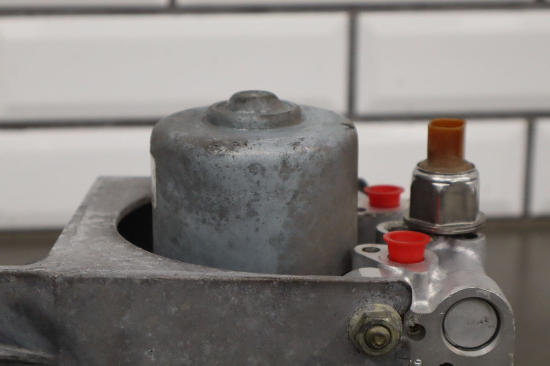 2005 - 2008 C6 Corvette ABS Anti Lock Brake Pump Module & Bracket