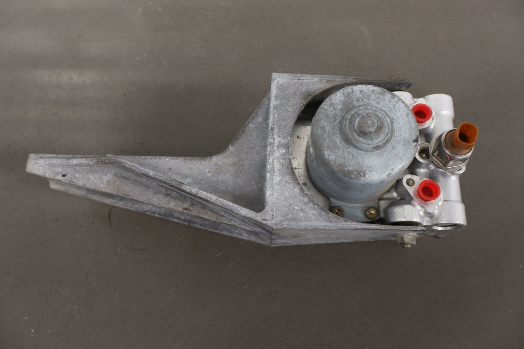 2005 - 2008 C6 Corvette ABS Anti Lock Brake Pump Module & Bracket