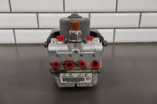2005 - 2008 C6 Corvette ABS Anti Lock Brake Pump Module & Bracket