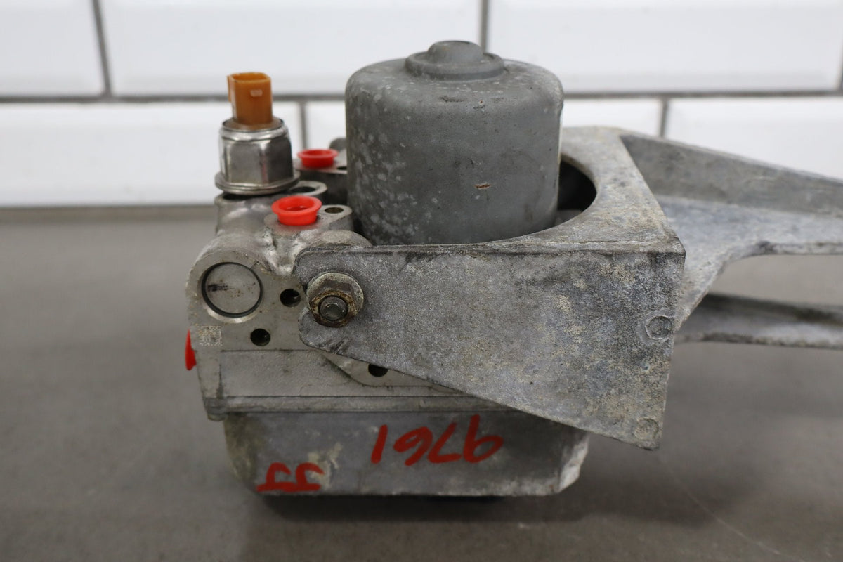 2005-2008 Chevrolet Corvette C6 - ABS Anti Lock Brake Pump/ Module 89060341