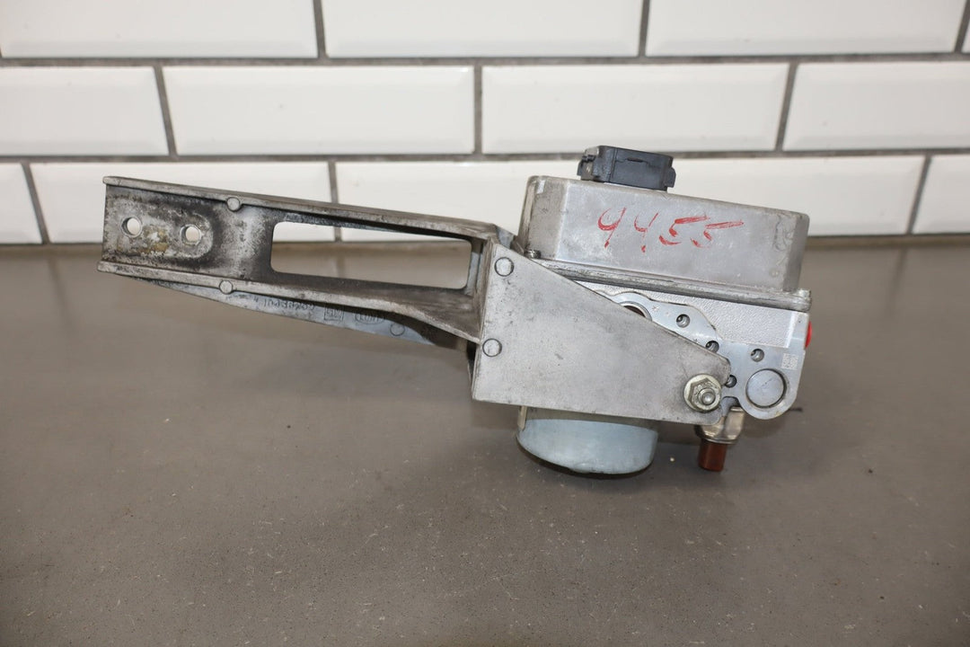2005 - 2008 Chevrolet Corvette C6 - ABS Anti Lock Brake Pump / Module 89060341