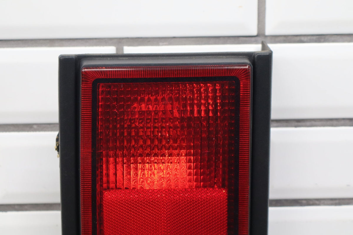 2005-2009 Hummer H2 Left Tail Light 25874015