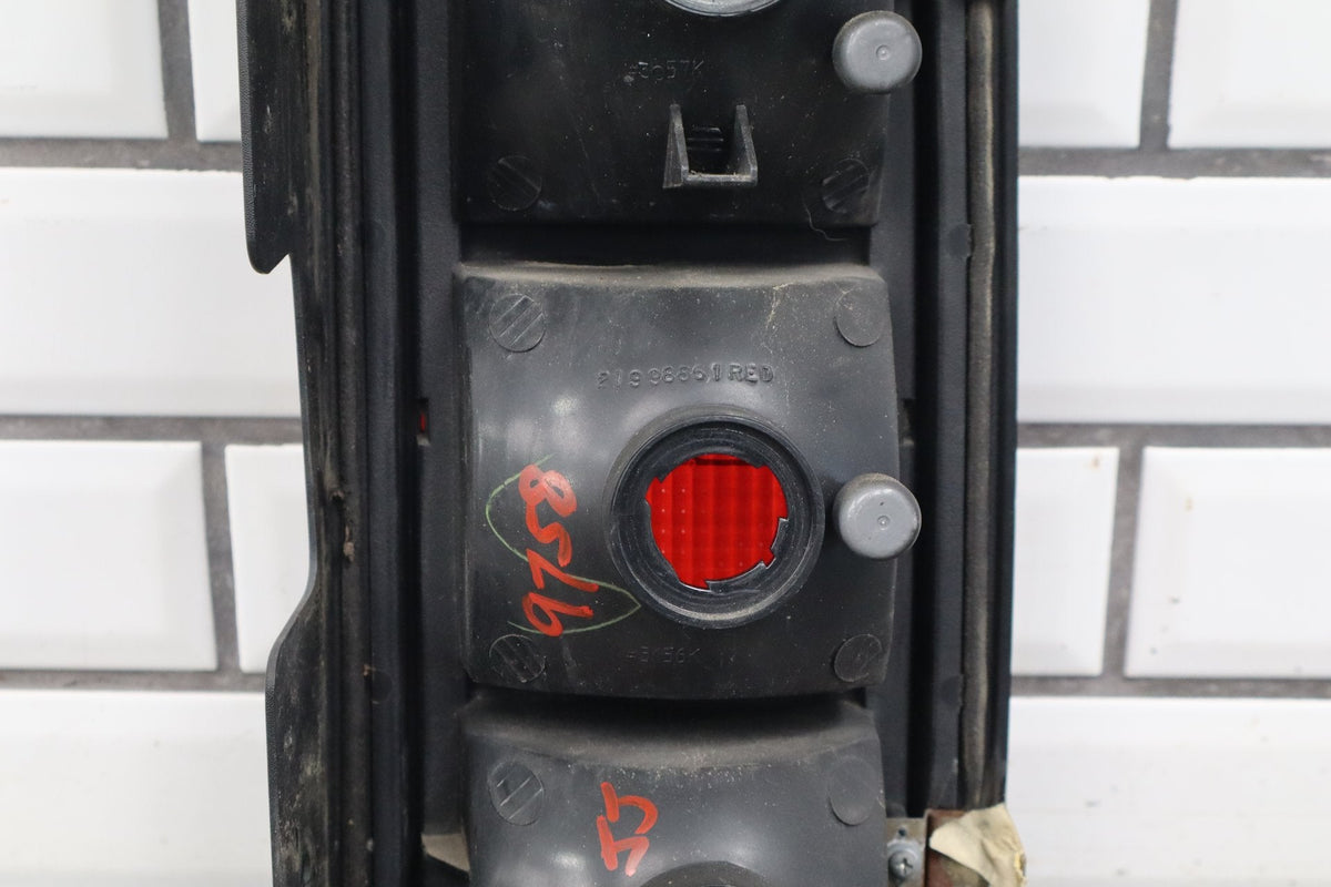 2005-2009 Hummer H2 Left Tail Light 25874015