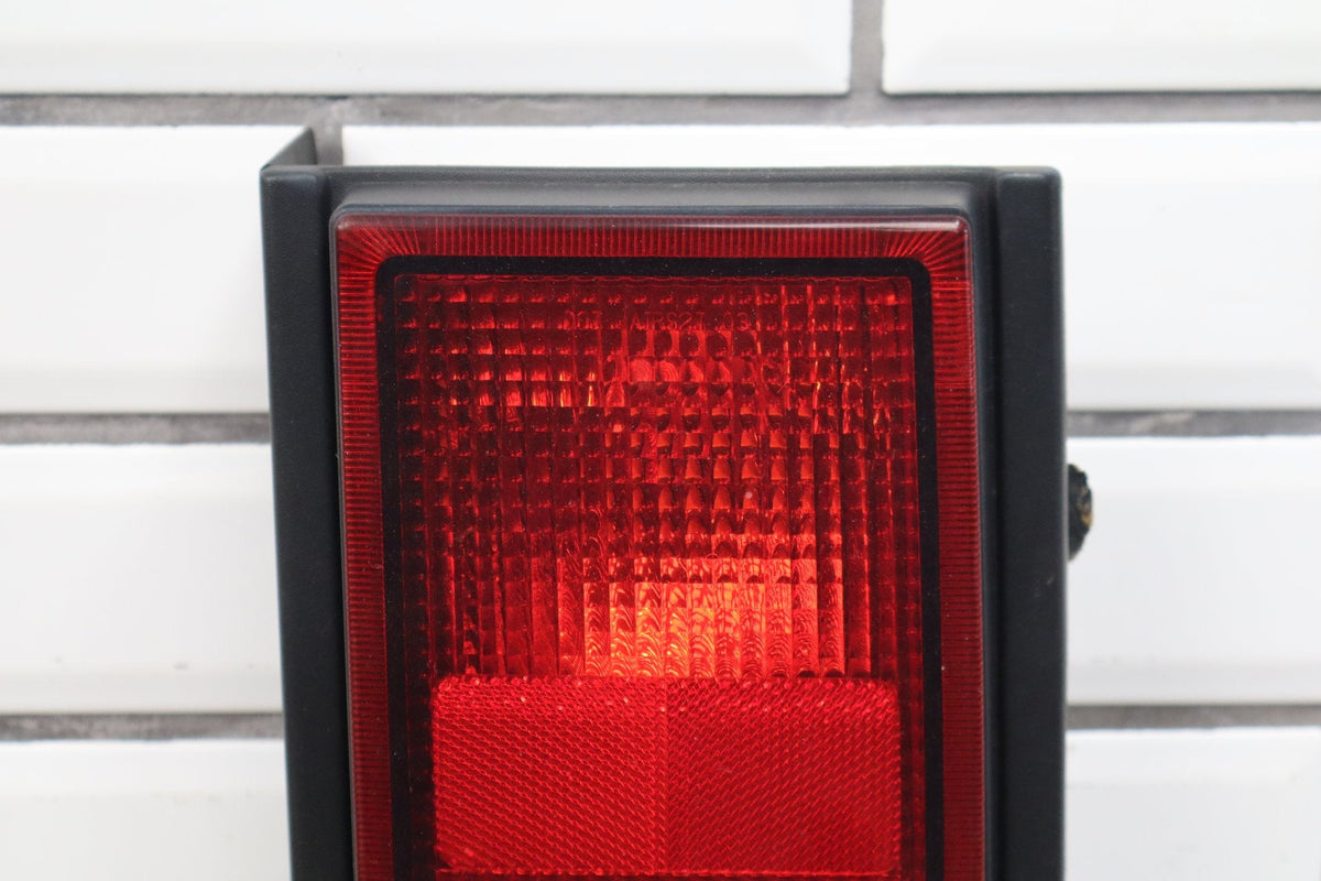2005-2009 Hummer H2 Right Tail Light 25874014 OEM
