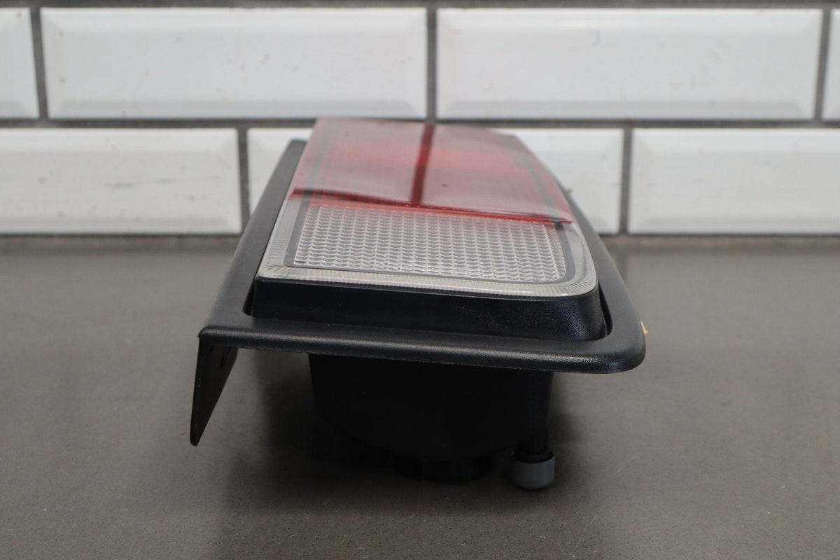 2005-2009 Hummer H2 Right Tail Light 25874014 OEM