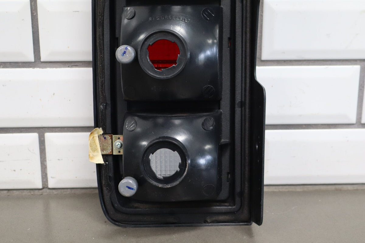 2005-2009 Hummer H2 Right Tail Light 25874014 OEM