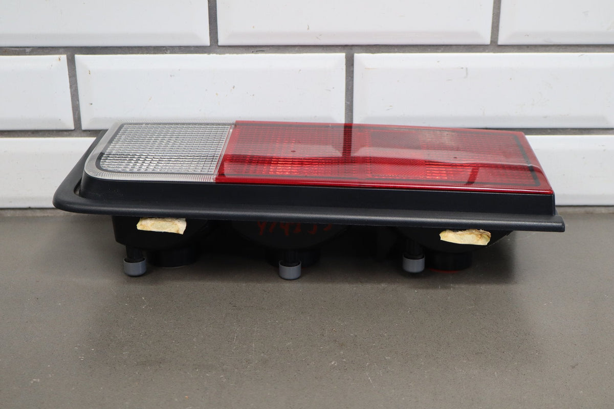 2005-2009 Hummer H2 Right Tail Light 25874014 OEM