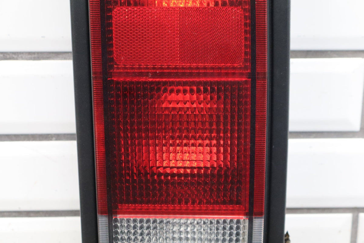 2005-2009 Hummer H2 Right Tail Light 25874014 OEM