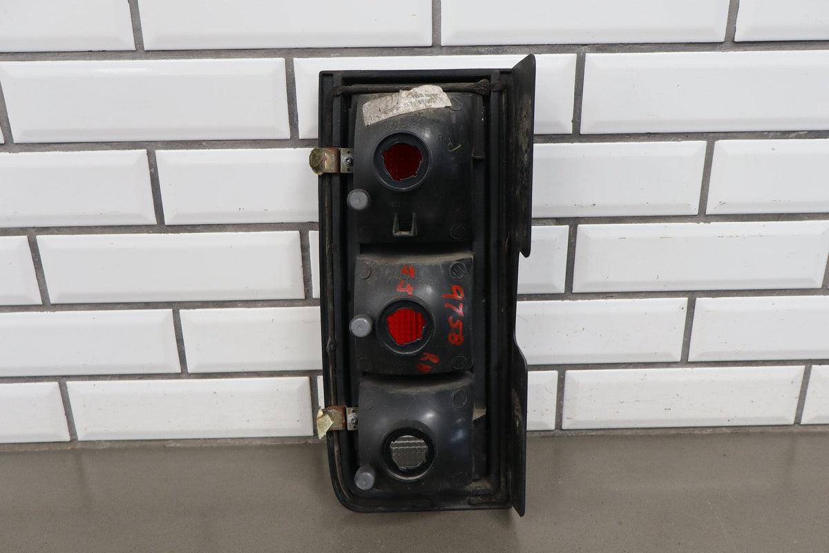2005-2009 Hummer H2 Right Tail Light 25874014 OEM