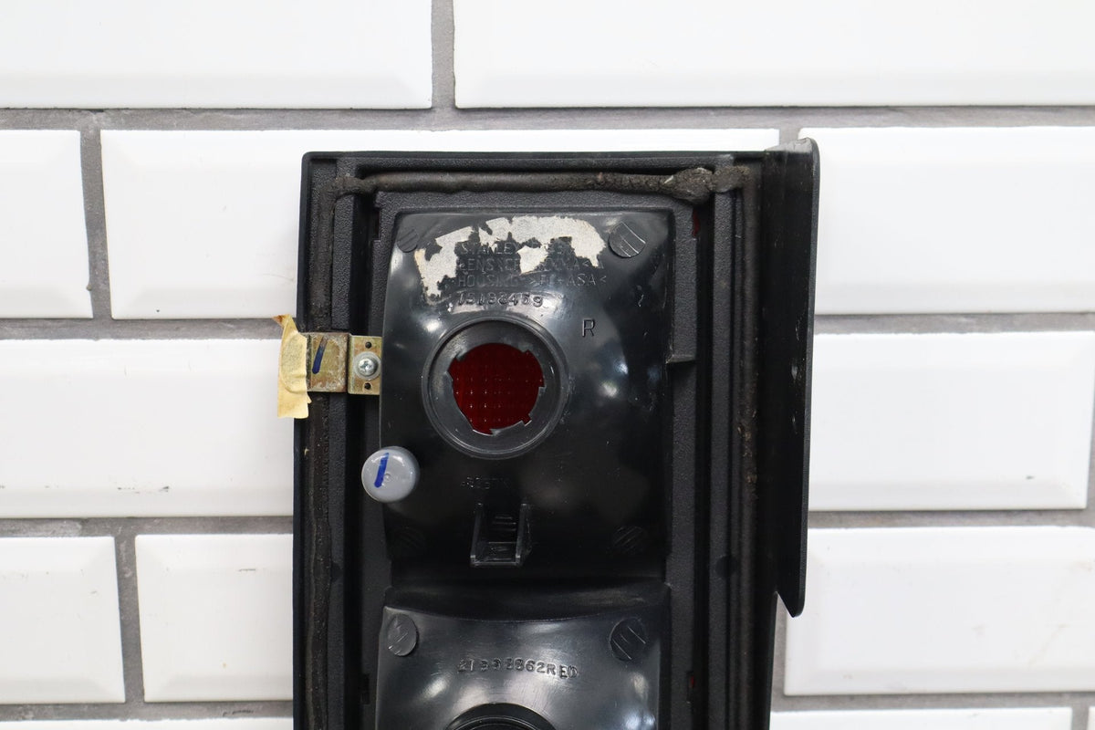 2005-2009 Hummer H2 Right Tail Light 25874014 OEM