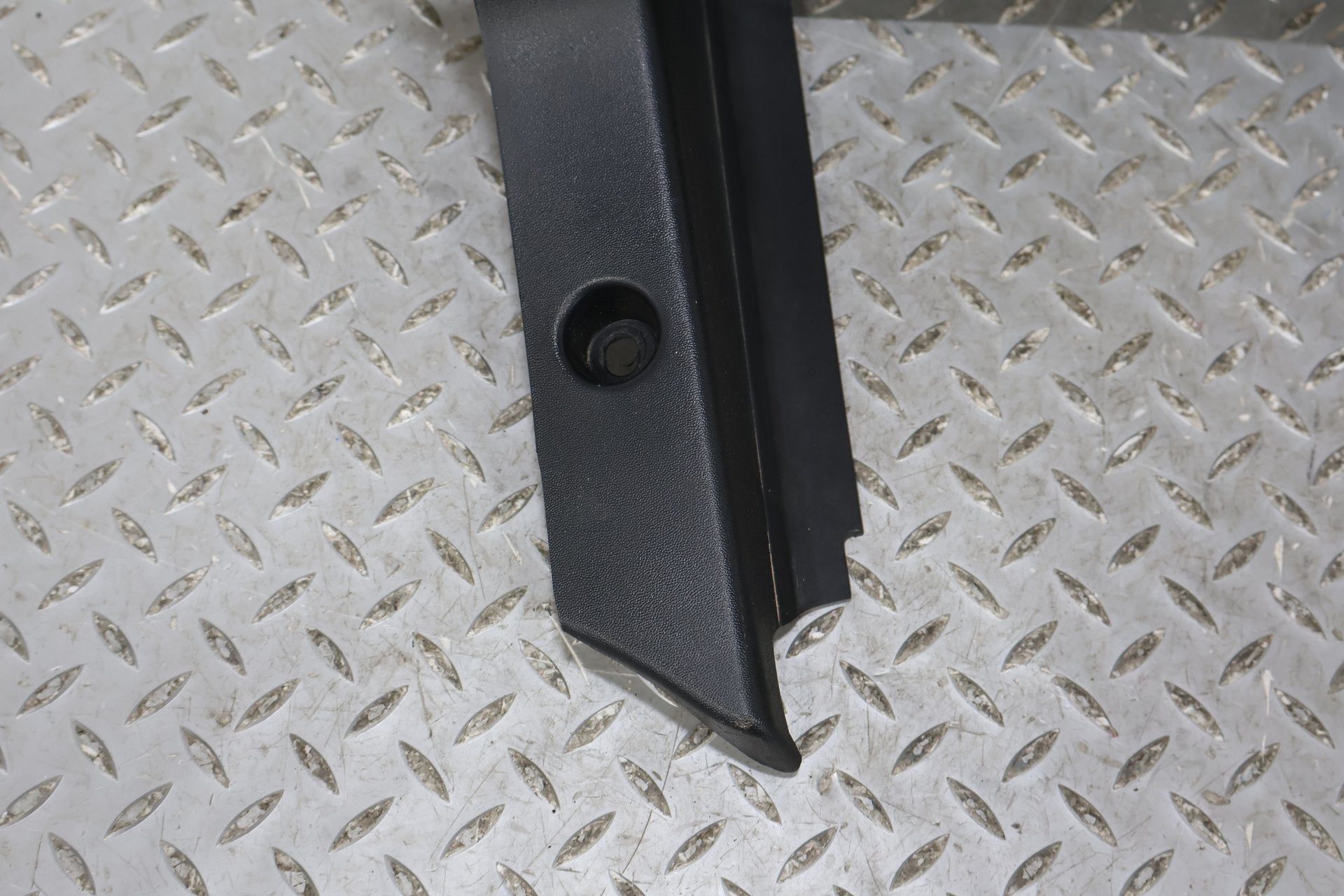 2005-2009 Hummer H2 SUT Driver Left Rear Roof Molding 25953707