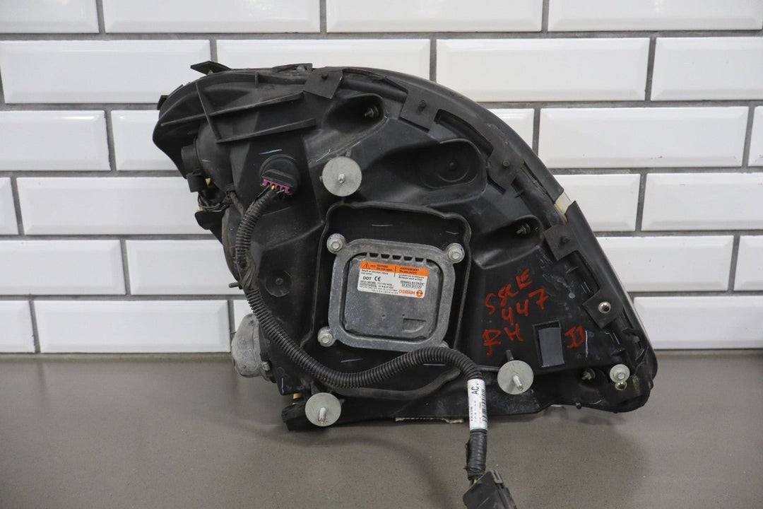 2005 - 2013 Chevrolet Corvette Base Headlamp Pair 20789681