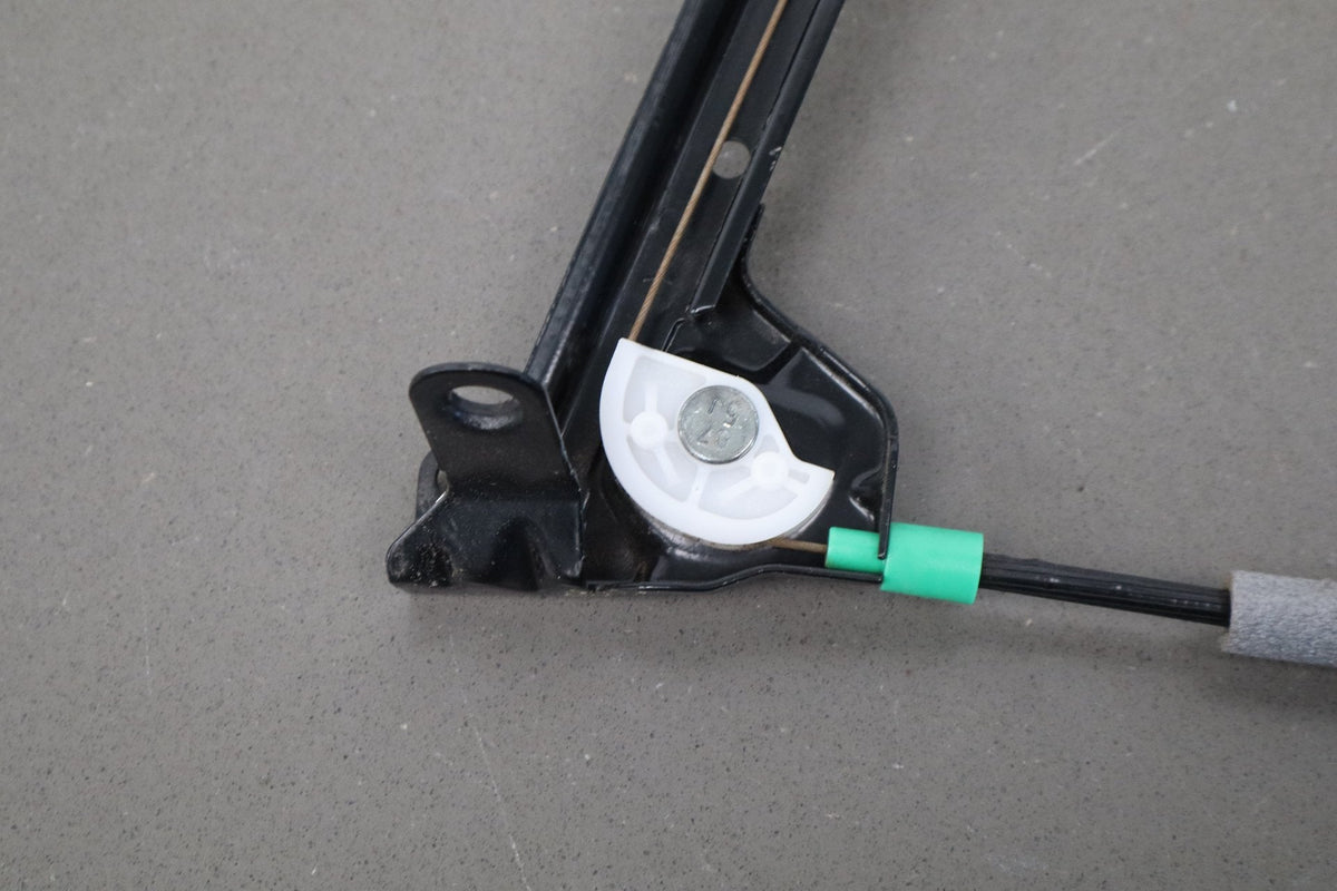 2005-2013 Chevrolet Corvette C6 Driver Left Front Door Regulator OEM 22895755