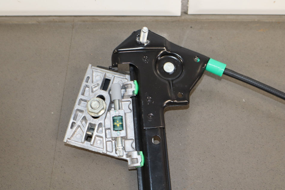 2005-2013 Chevrolet Corvette C6 Driver Left Front Door Regulator OEM 22895755