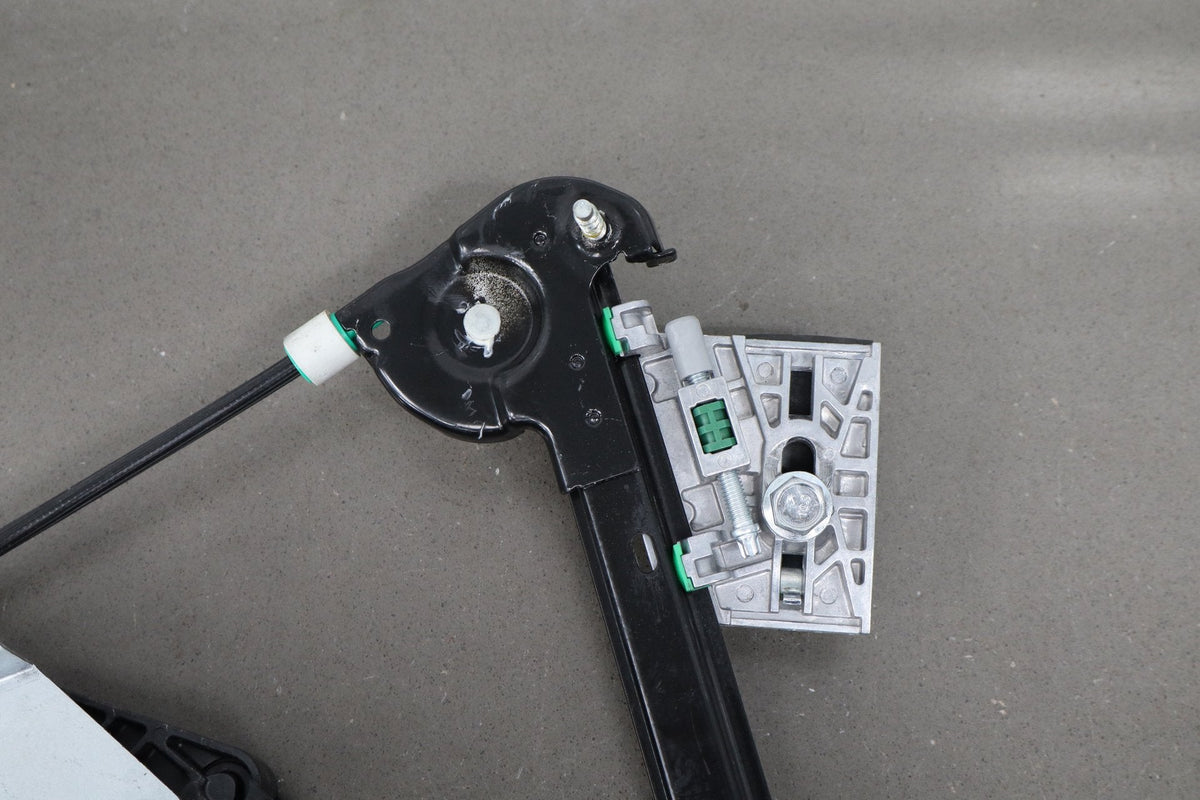 2005-2013 Chevrolet Corvette C6 Driver Left Front Door Regulator OEM 22895755