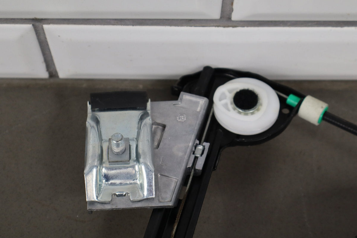 2005-2013 Chevrolet Corvette C6 Driver Left Front Door Regulator OEM 22895755