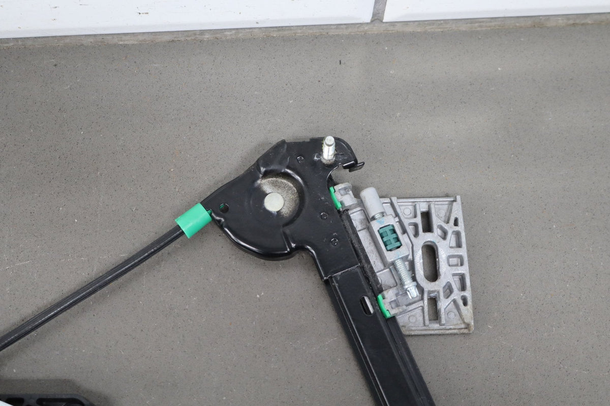 2005-2013 Chevrolet Corvette C6 Driver Left Front Door Regulator OEM 22895755