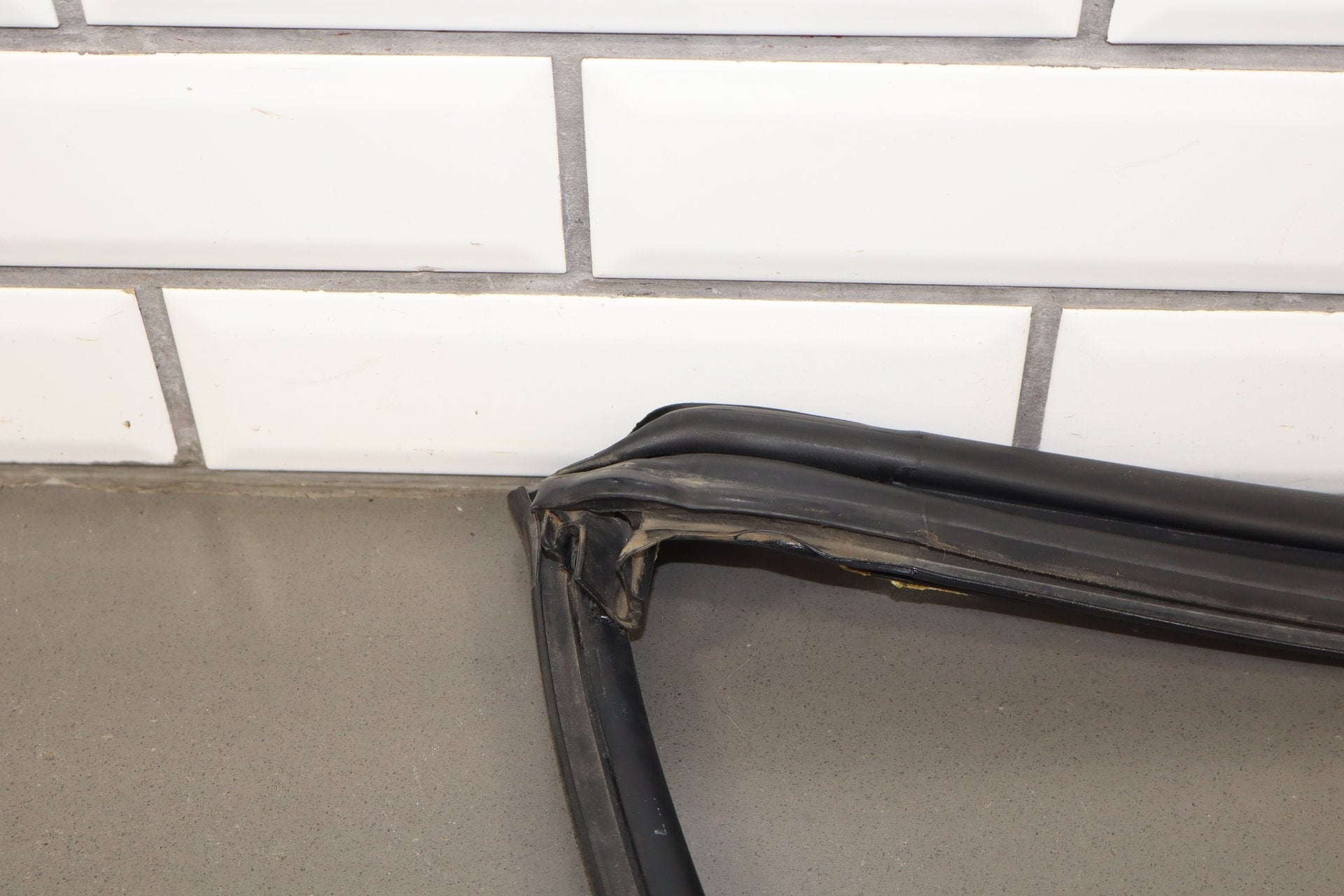 2005-2013 Chevrolet Corvette C6 Front Windshield Frame Seal Gasket