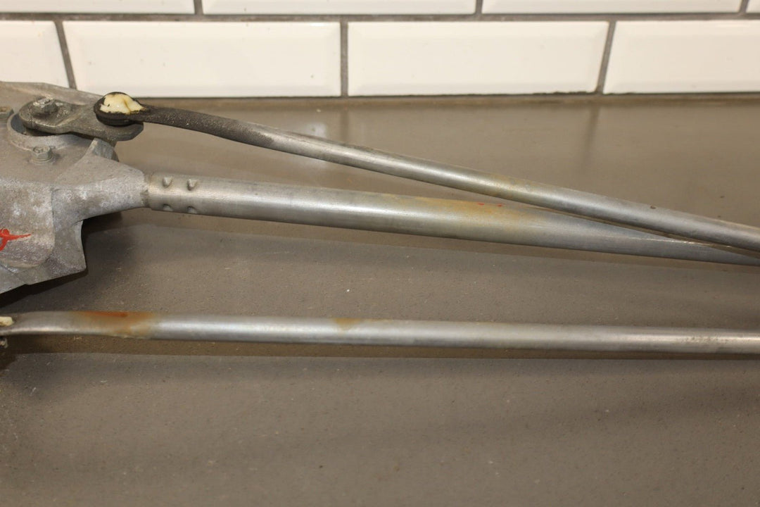 2005 - 2013 Chevrolet Corvette C6 - Front Wiper Transmission & Motor