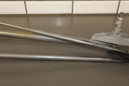 2005 - 2013 Chevrolet Corvette C6 - Front Wiper Transmission & Motor