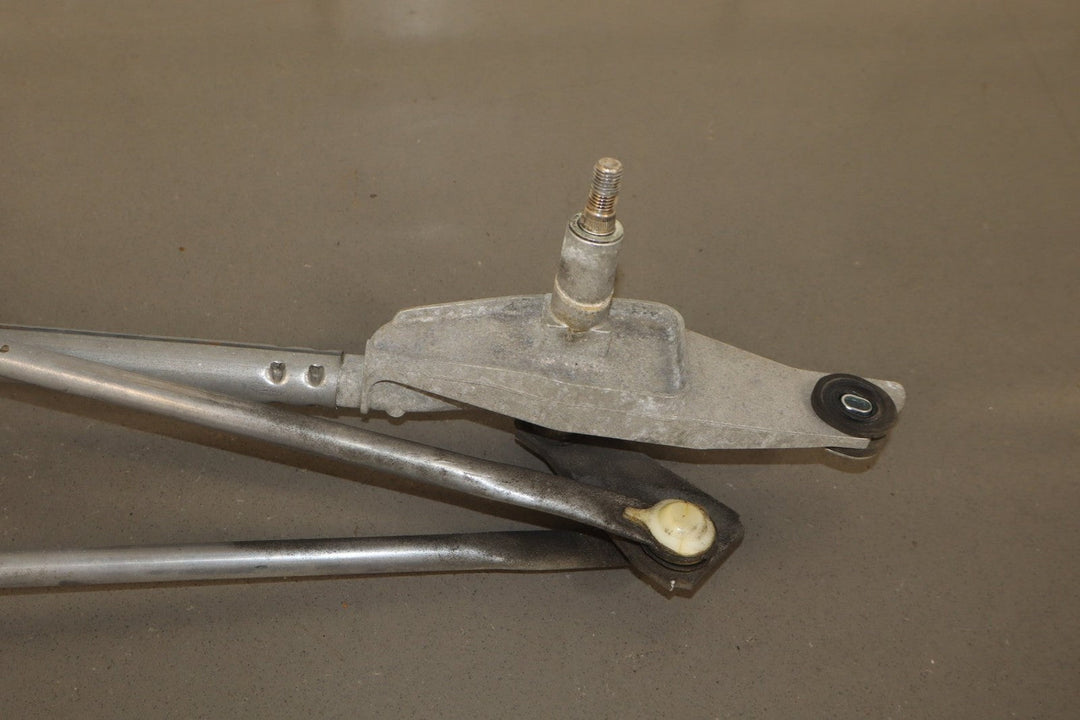 2005 - 2013 Chevrolet Corvette C6 - Front Wiper Transmission & Motor