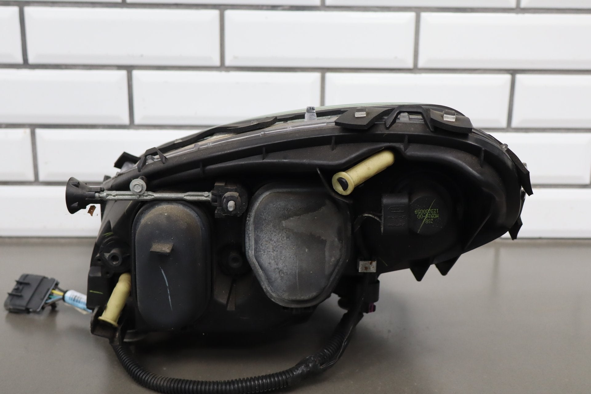 2005-2013 Chevrolet Corvette C6 Passenger Right Headlamp Black 41