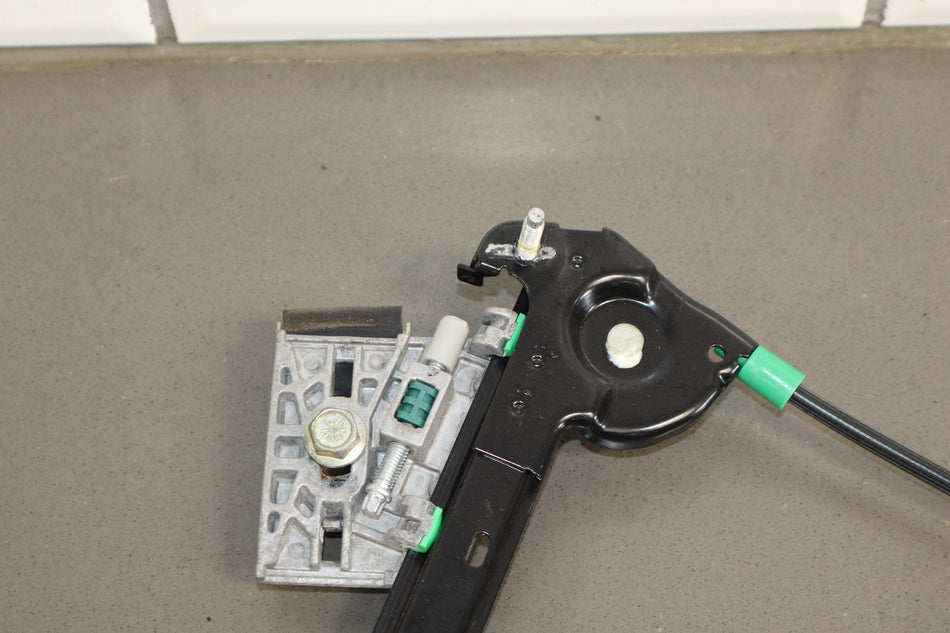 2005-2013 Chevrolet Corvette C6 Passenger Right OEM Window Regulator 22895756