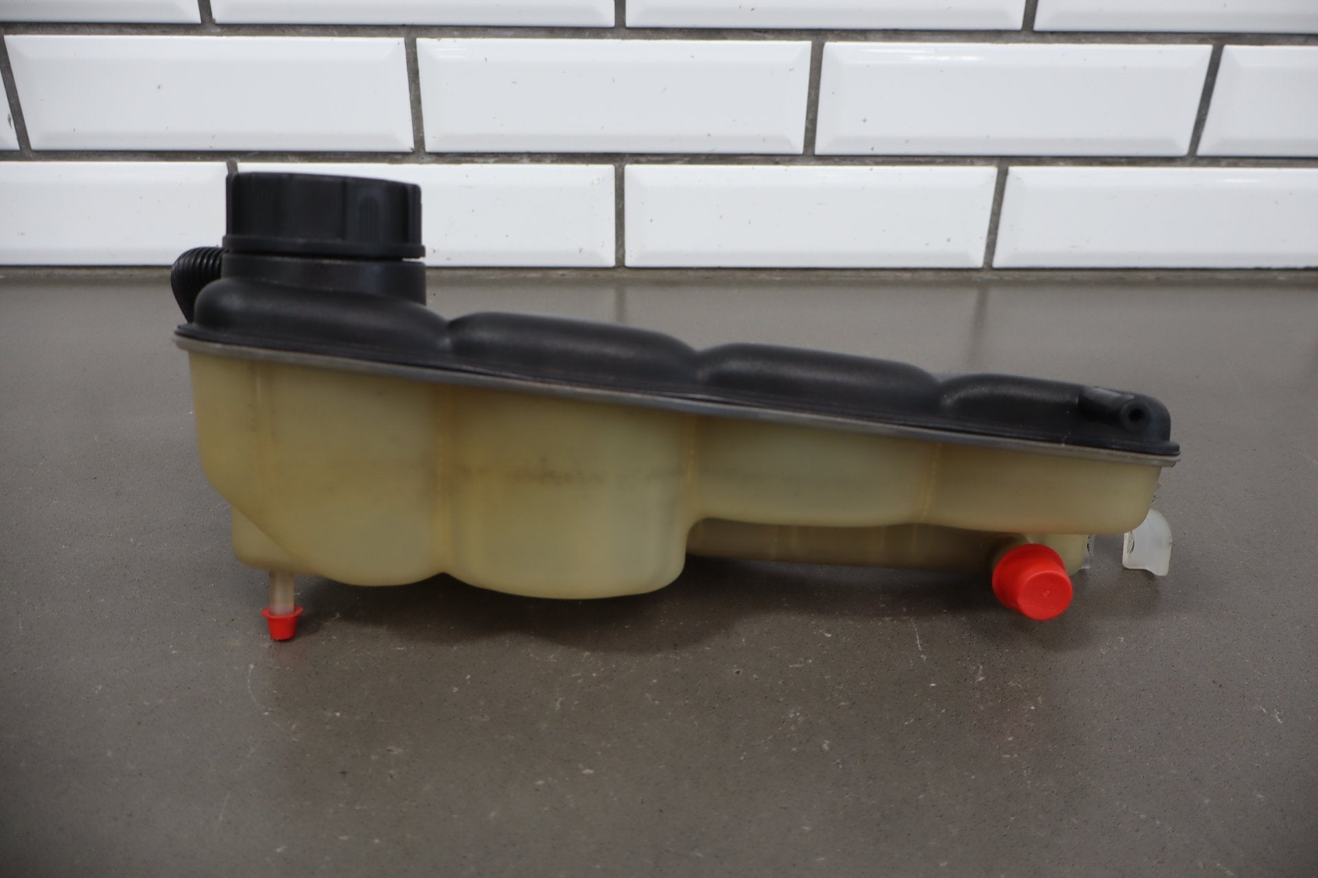 2005-2013 Chevrolet Corvette C6- Radiator Coolant Overflow Bottle 10304487