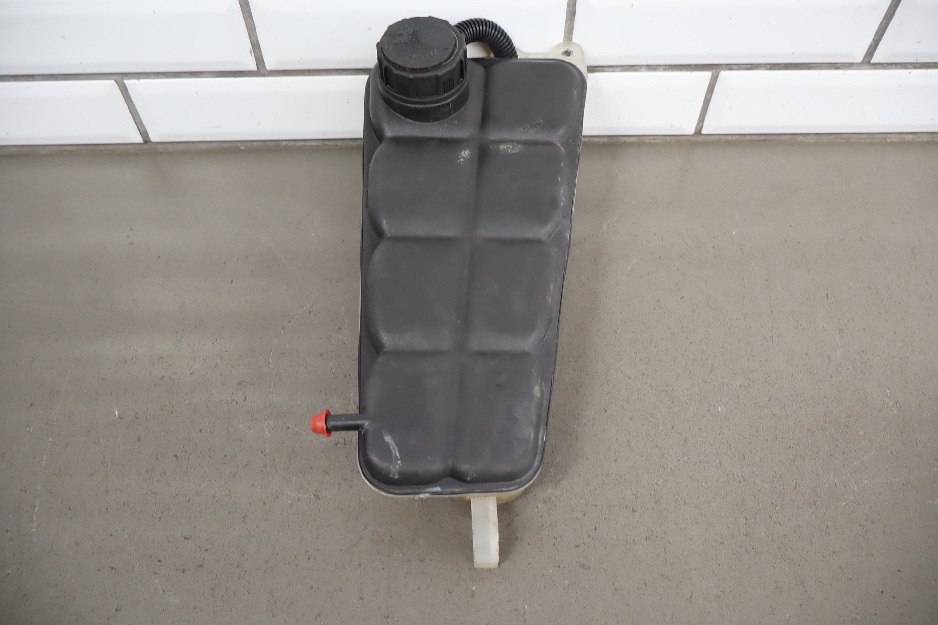 2005-2013 Chevrolet Corvette C6 - Radiator Coolant Overflow Bottle 10304487