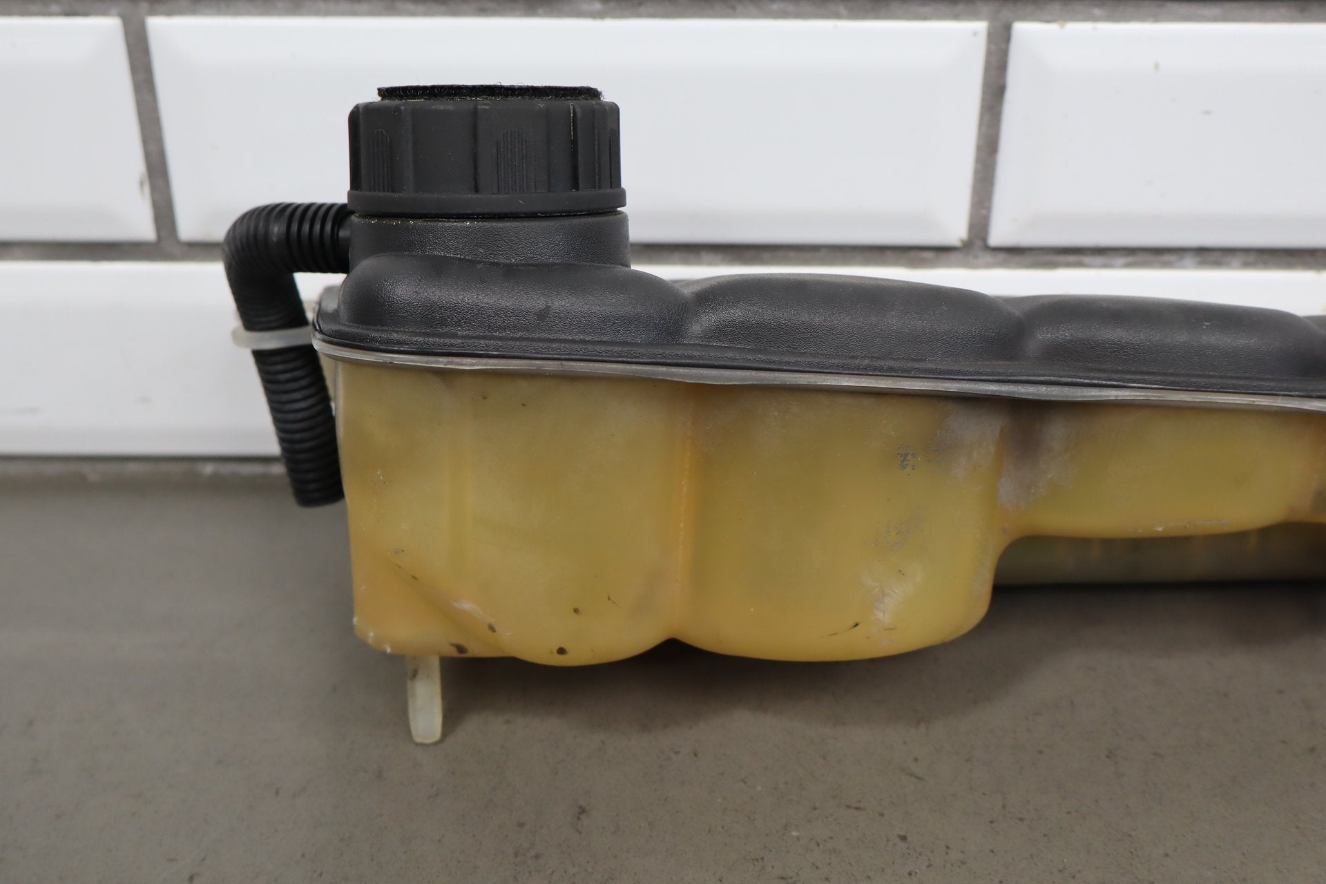 2005-2013 Chevrolet Corvette C6 - Radiator Coolant Overflow Bottle 10304487