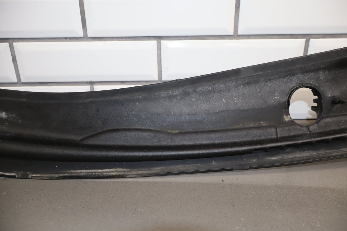 2005-2013 Chevrolet Corvette Cowl Vent Panel 25778761 OEM